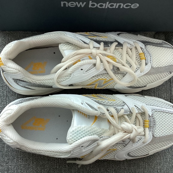 New Balance Gender Inclusive 530 Sneaker 9.5 Women's / 8 Men's - Picture 3 of 13